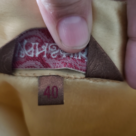 GORGEOUS Vanshik Silk Wedding Sherwani - Picture 9 of 10